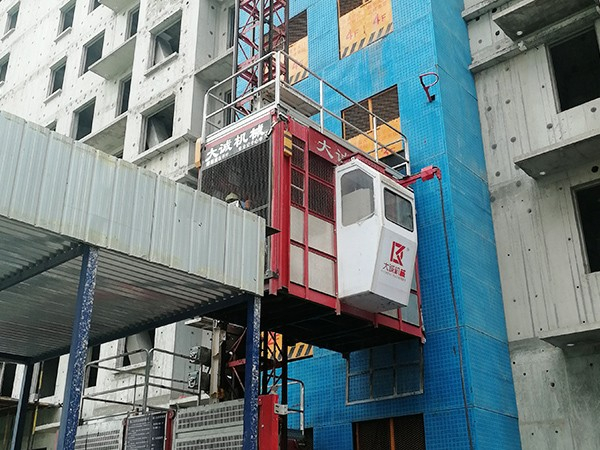 山西三建使用大誠(chéng)機(jī)械施工升降機(jī)、物料提升機(jī)案例