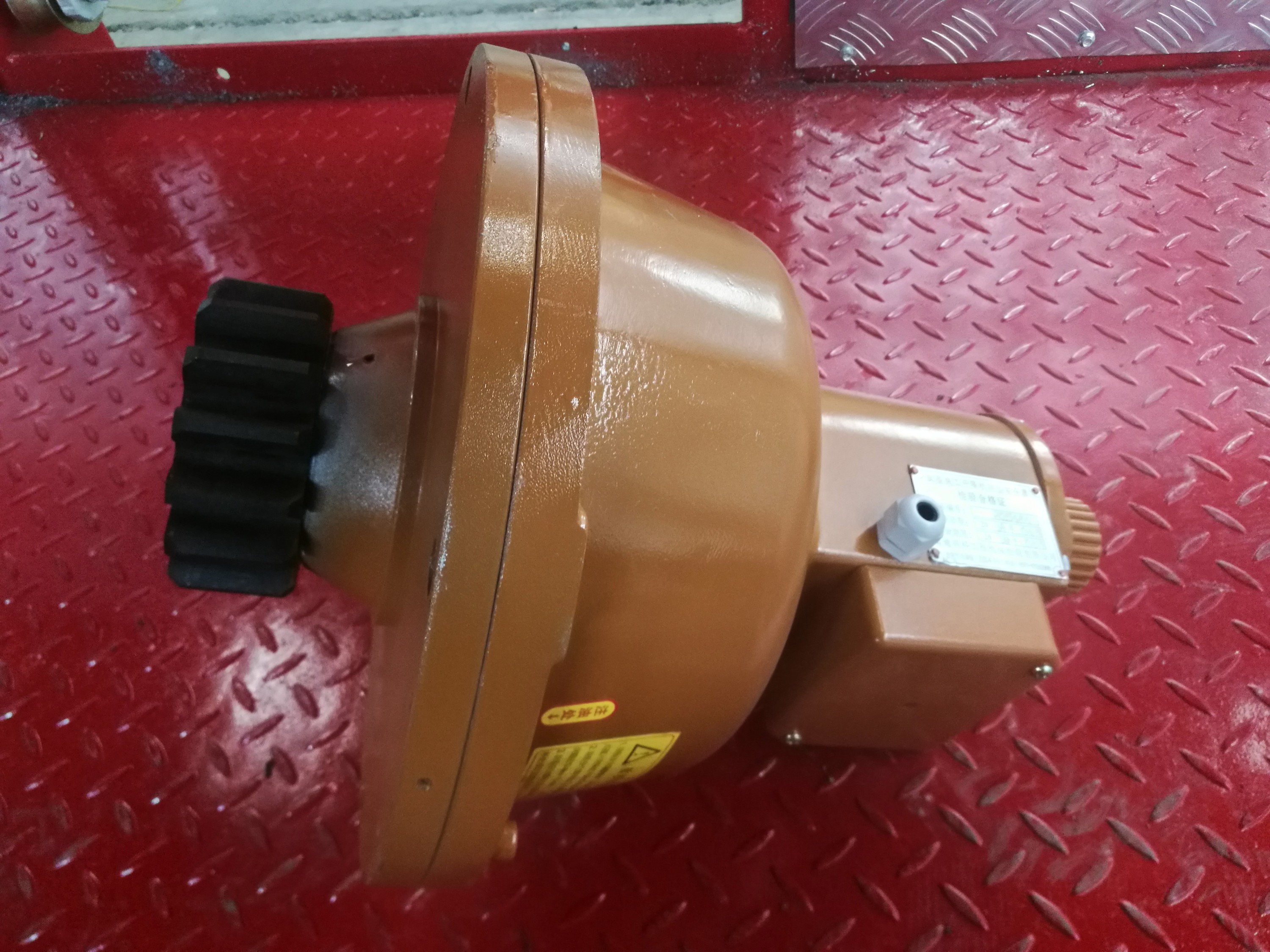 施工電梯配件專業(yè)廠家，防墜安全器的安全使用