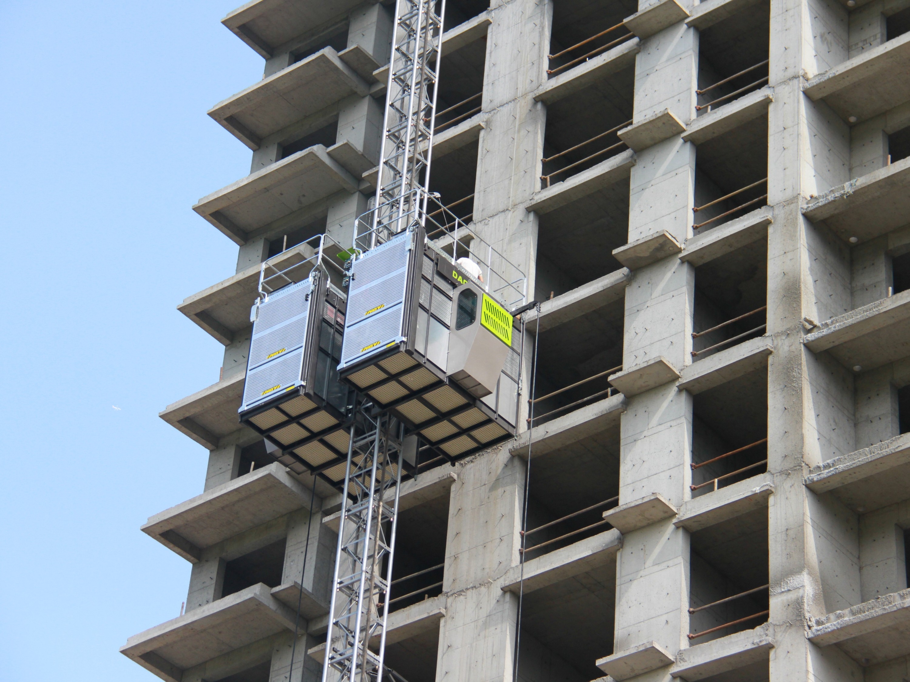 大誠機(jī)械：你知道在建工程超過多少層必須用施工電梯嗎？