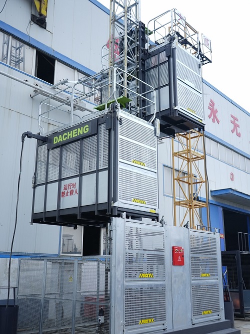 SC120/120齒條物料提升機(jī) SC120/120齒條物料提升機(jī)