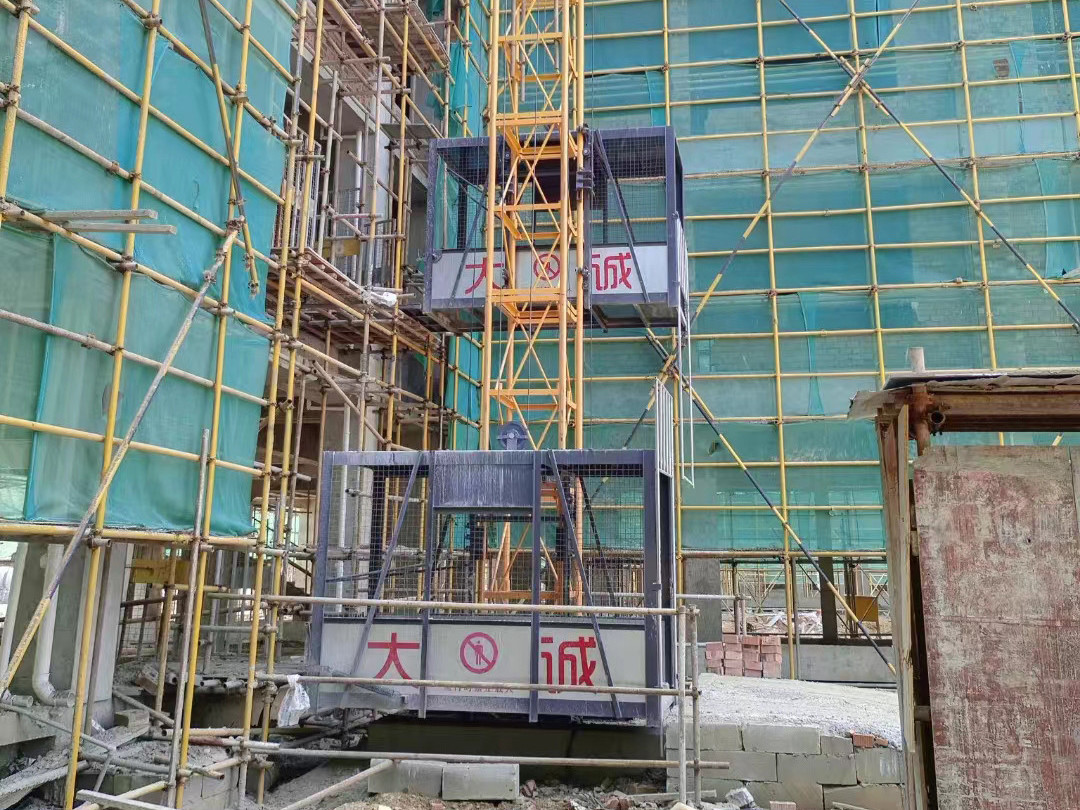 鋼絲繩物料機在建筑領(lǐng)域中有哪些具體應(yīng)用案例？